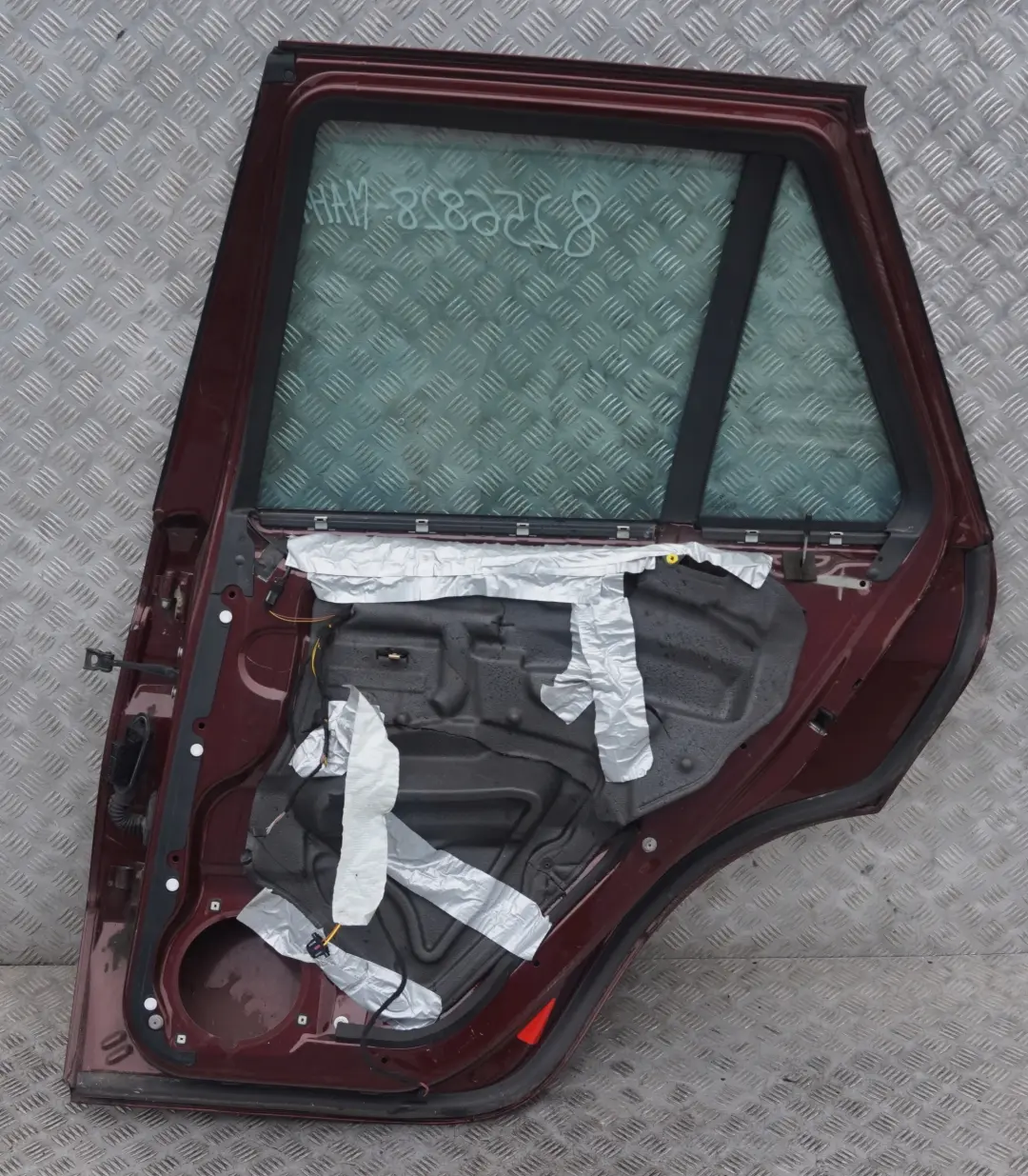 Drzwi prawy tył tylne prawe mahagoni do BMW E53 X5 o numerze 8256828 BMW E53 X5 Drzwi prawy tył tylne prawe mahagoni - SKU 8256828-MAH1 - Numer Części 8256828