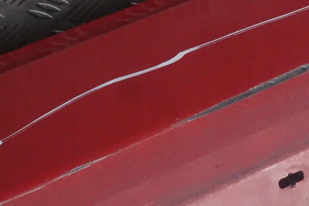 BMW E90 LCI nakładka próg prawy Karmesinrrot - SKU 0037060-KAR1 - Numer Części 0037060