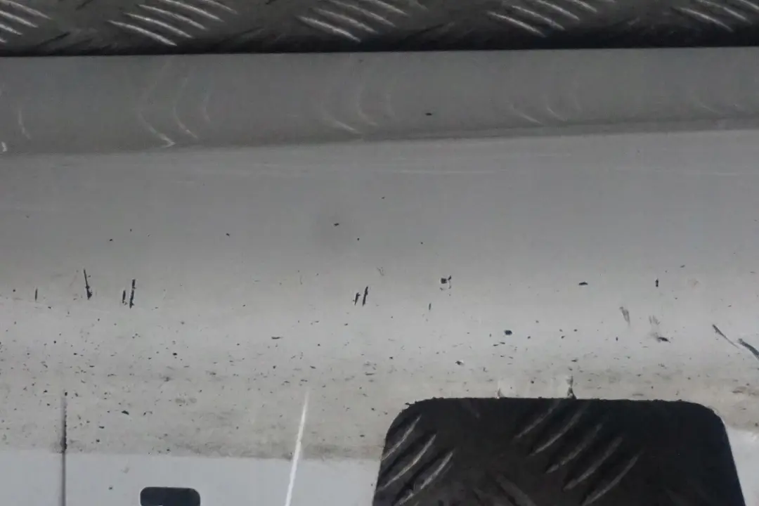 listwa próg lewy alpinweiss M-Pakiet do BMW E90 o numerze 0033441 BMW E90 listwa próg lewy alpinweiss M-Pakiet - SKU 0033441-AW - Numer Części 0033441