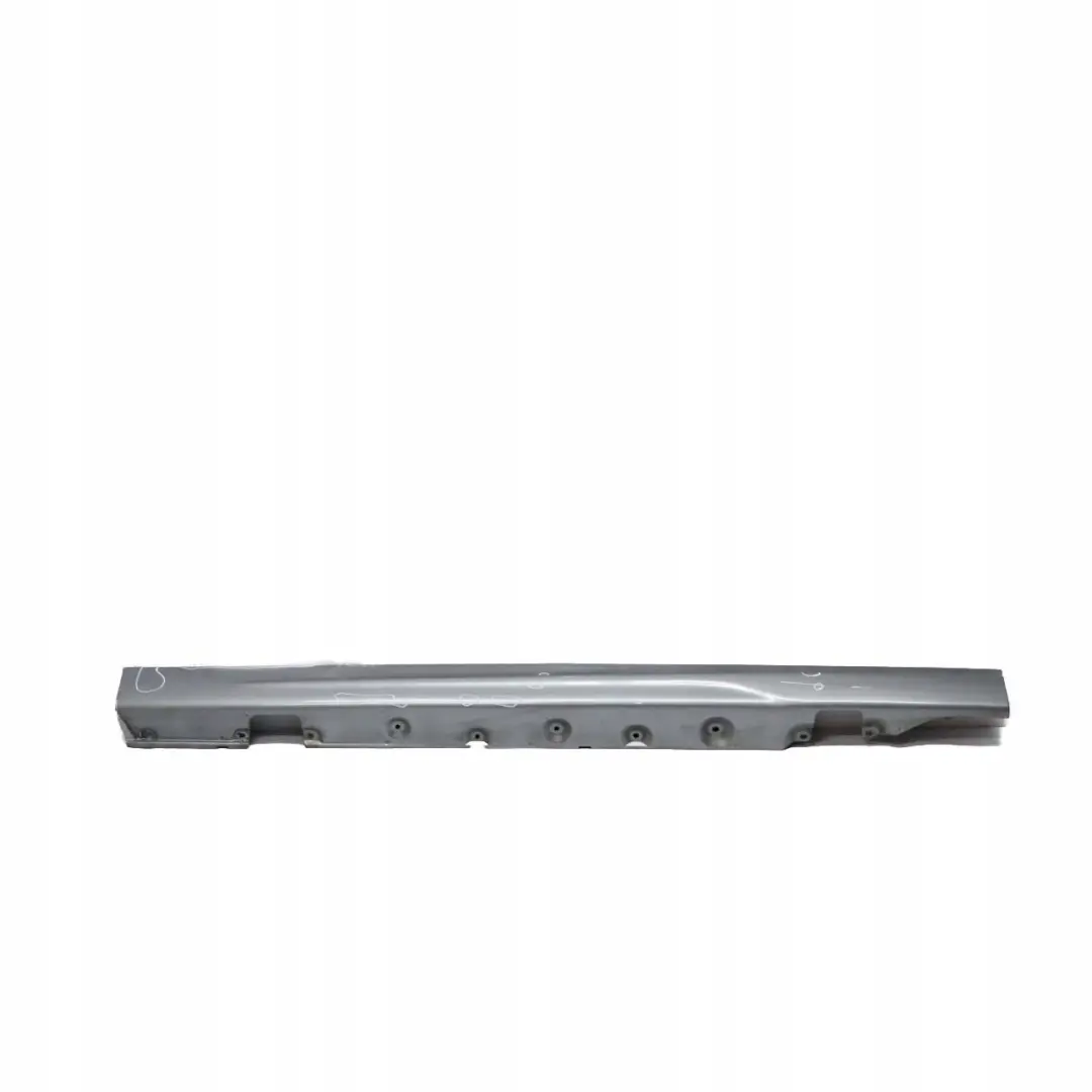Listello Portiera SX Grigio Argento - A08 per BMW E46 M Sport Limousine Touring con numero di parte 0002126 BMW E46 M Sport Limousine Touring Listello Portiera SX Grigio Argento - A08 - SKU 0002126-SBG - Numero di parte 0002126