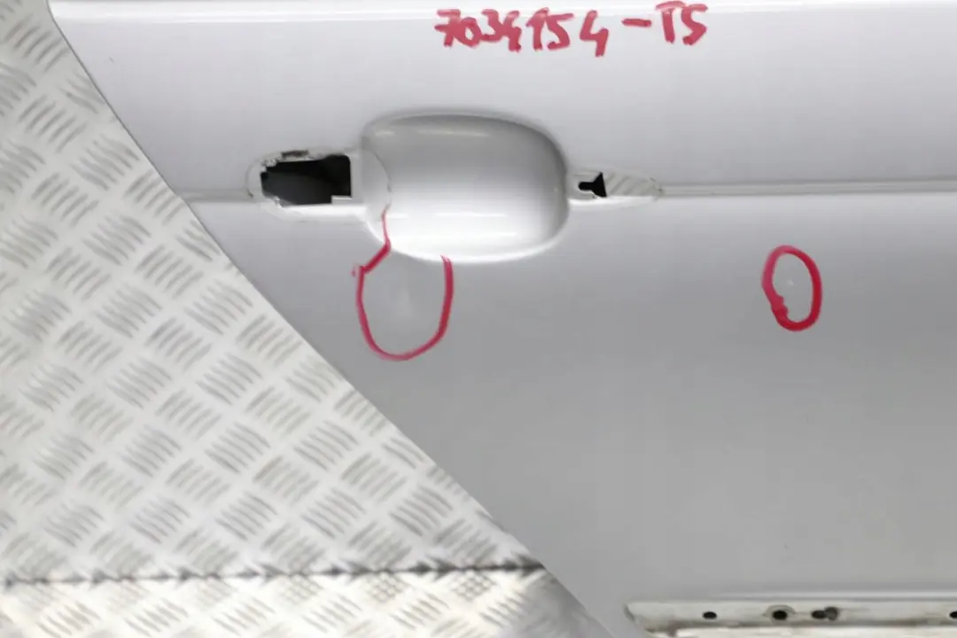 Drzwi prawe prawy tył titansilber do BMW E46 Sedan o numerze 7034154 BMW E46 Sedan Drzwi prawe prawy tył titansilber - SKU 7034154-TS - Numer Części 7034154