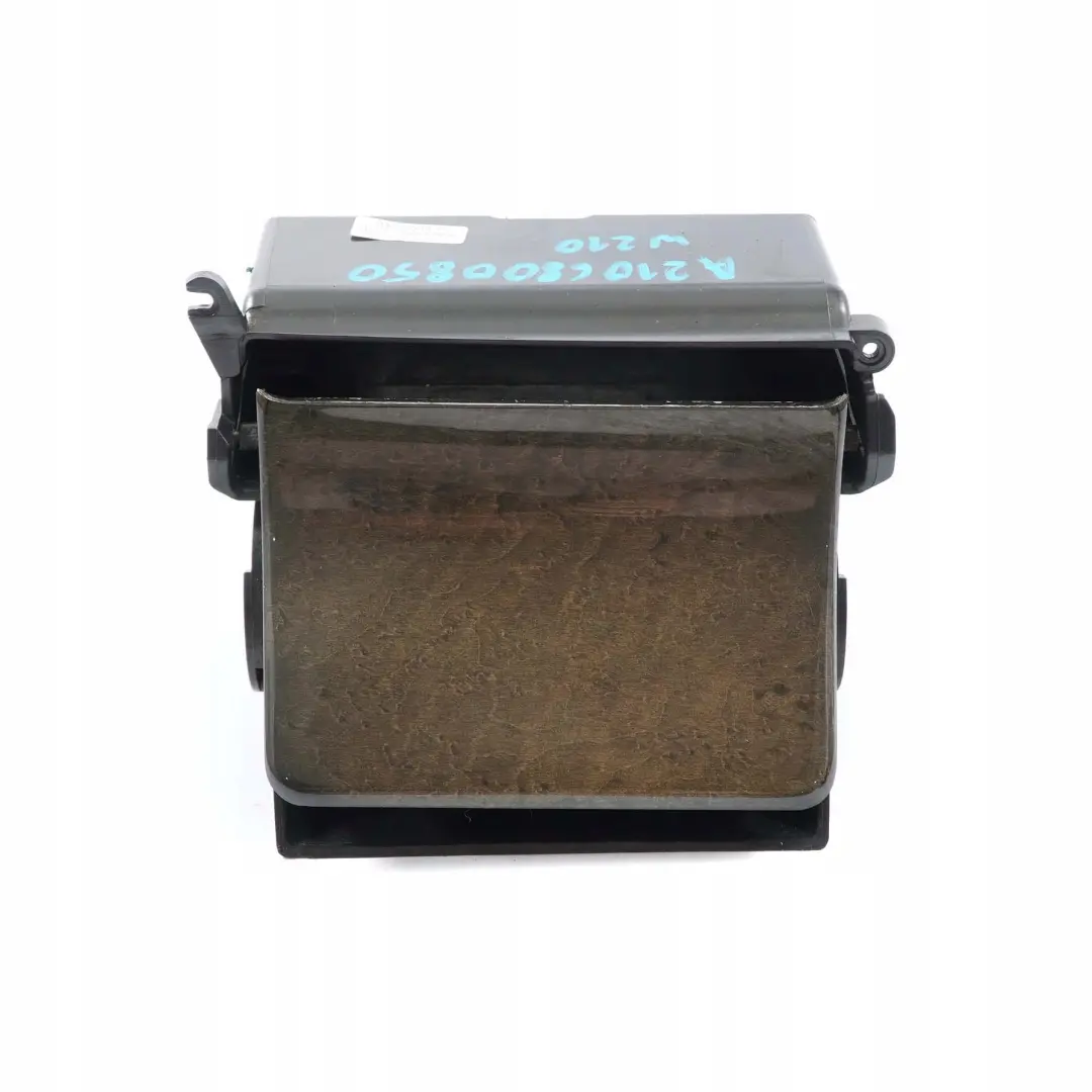 Mercedes-Benz W210 Consolle Centrale Portabibite Posacenere per con numero di parte A2106800850 Mercedes-Benz W210 Consolle Centrale Portabibite Posacenere - SKU A2106800850 - Numero di parte A2106800850