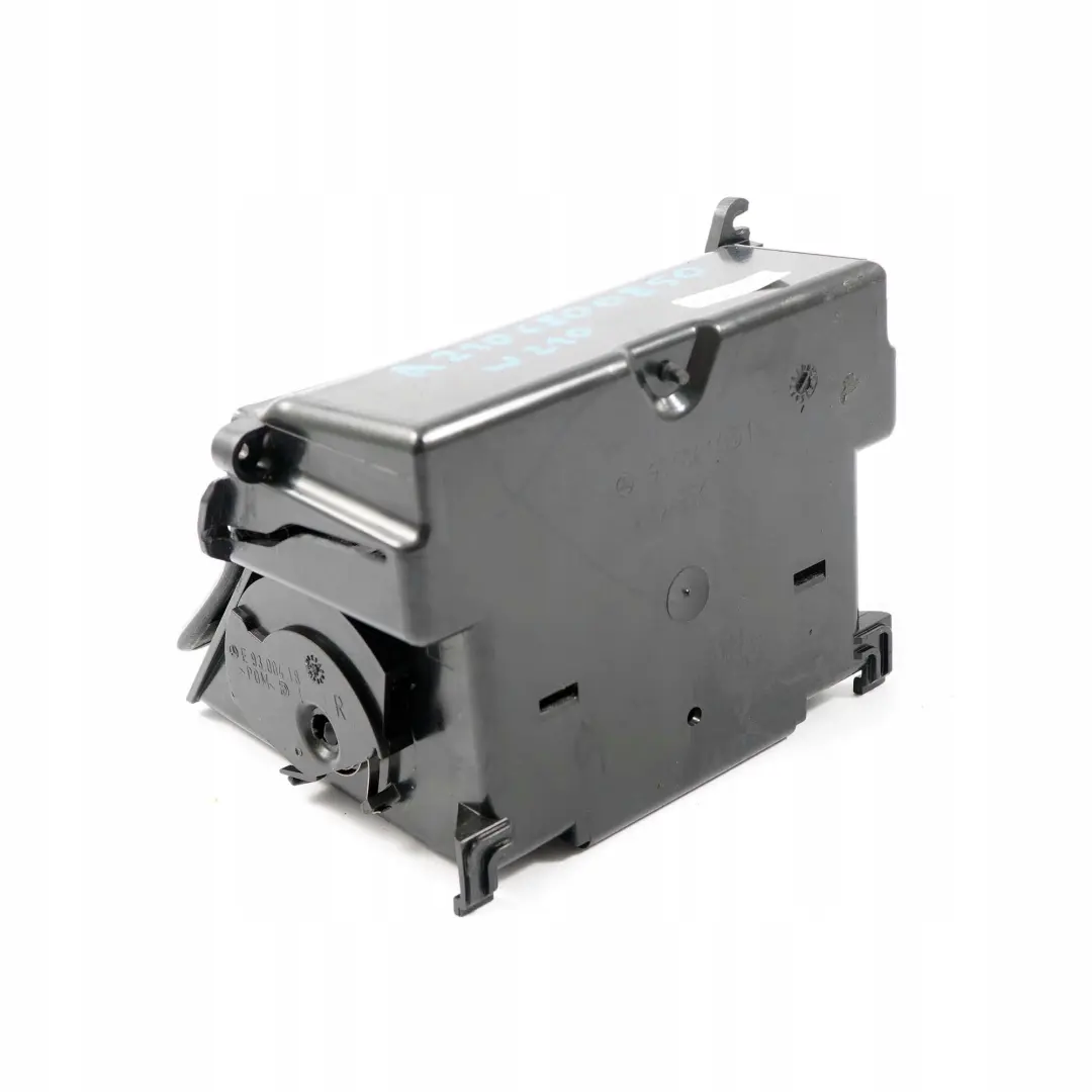  Mercedes-Benz W210 Console Centrale Porte-Boissons Cendrier - SKU A2106800850 - Numéro de pièce A2106800850