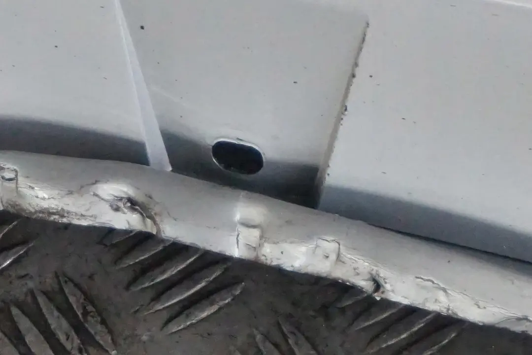 Puerta Sill Side Cover Falda Izquierda Titansilber Plata 354 para BMW 6 E63 E64 con número de pieza 0304947 BMW 6 E63 E64 Puerta Sill Side Cover Falda Izquierda Titansilber Plata 354 - SKU 0304947-TS - Número de pieza 0304947