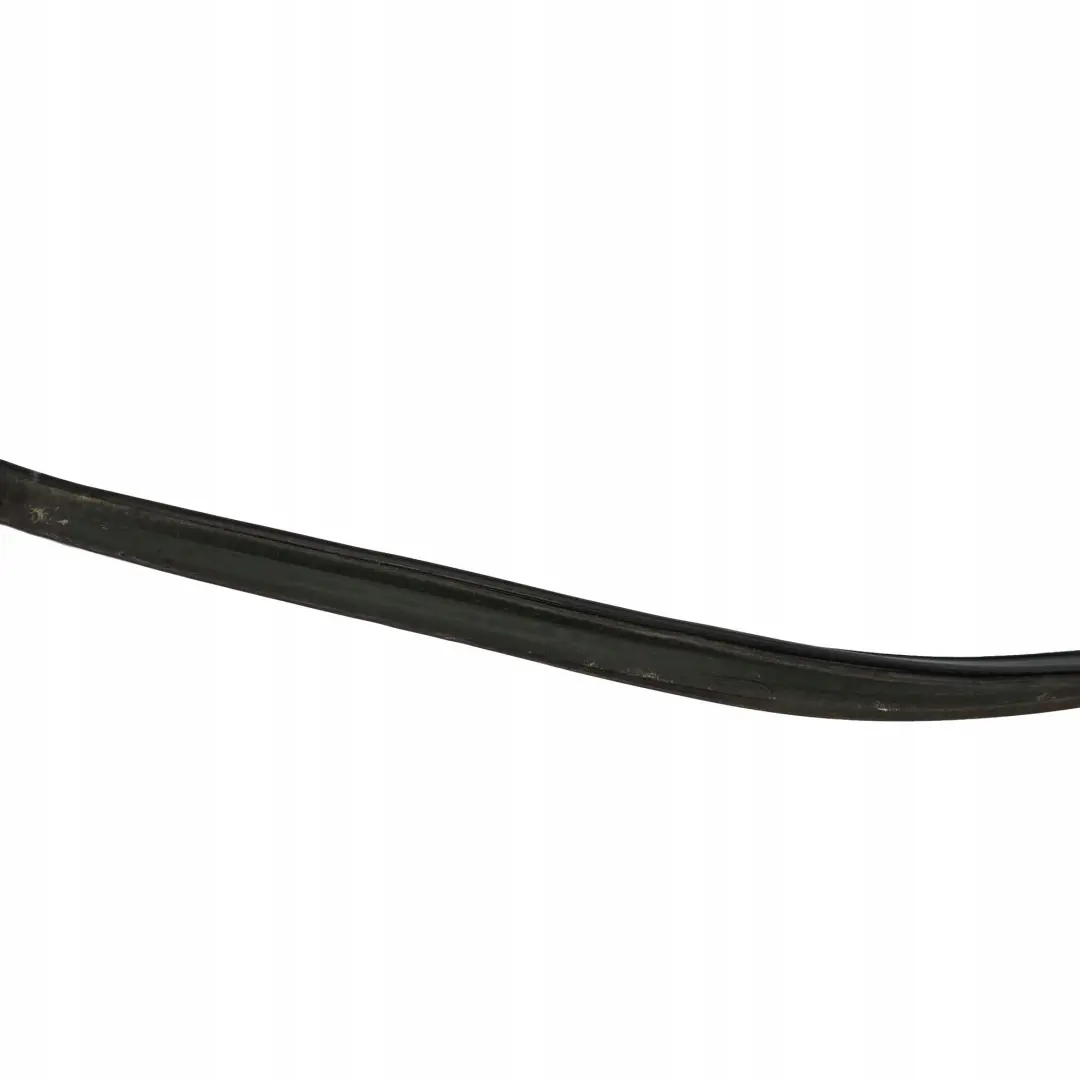 BMW E36 Sedan Uszczelka drzwi prawa prawy przód - SKU 8174758 - Numer Części 8174758