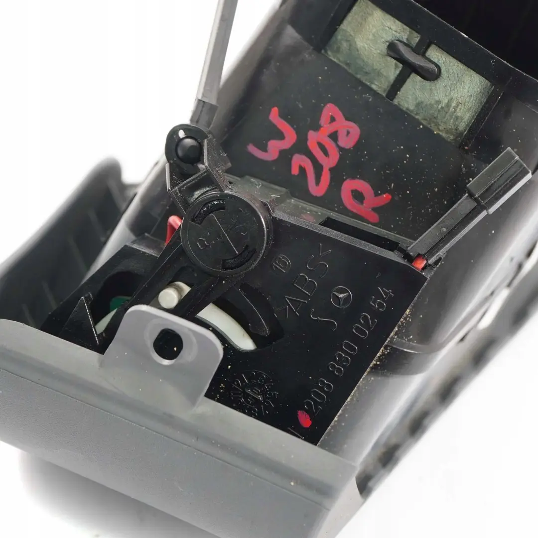 Mercedes-Benz CLK-Klasse W208 Armaturenbrett Luftdüse Rechts Grau für mit Teilenummer A2088300254 Mercedes-Benz CLK-Klasse W208 Armaturenbrett Luftdüse Rechts Grau - SKU A2088300254 - Teilenummer A2088300254