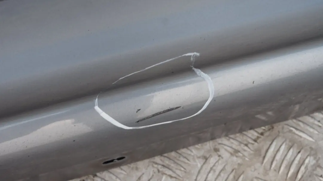 BMW 1 E87 Nakładka próg prawy Quarzblau A18 - SKU 0032948-QB14 - Numer Części 32948