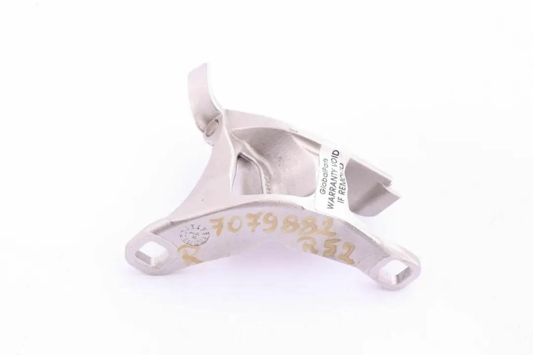 Rygiel zaczep zamek dachu prawy do MINI Cabrio R52 o numerze 7079882 MINI Cabrio R52 Rygiel zaczep zamek dachu prawy - SKU 7079882 - Numer Części 7079882