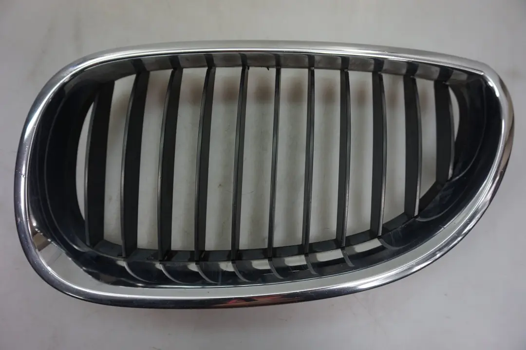 Grille Decorative A Gauche Chrome Noir pour BMW E60 E61 LCI à propos du numéro de pièce 7027061 BMW E60 E61 LCI Grille Decorative A Gauche Chrome Noir - SKU 7027061 - Numéro de pièce 7027061