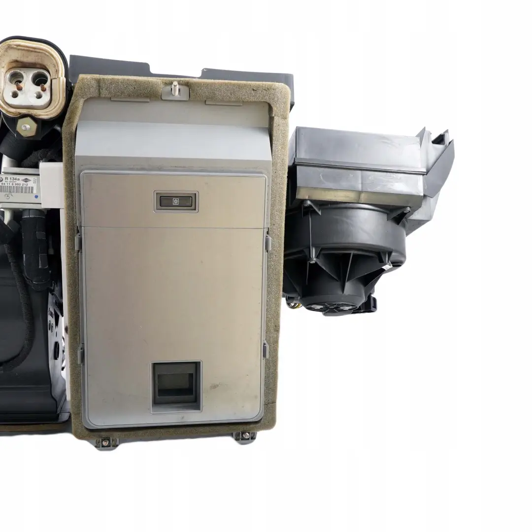 Asiento trasero Banco Calentador Matrix Nevera Nevera Coolbox para BMW 7 E66 con número de pieza 7142309 BMW 7 E66 Asiento trasero Banco Calentador Matrix Nevera Nevera Coolbox - SKU 6942649 - Número de pieza 7142309