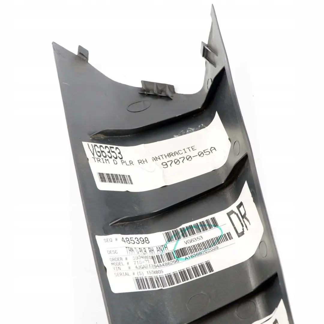 Mercedes-Benz ML W163 Verkleidung D Säule Hinten Rechts Anthrazit für mit Teilenummer A1636920203 Mercedes-Benz ML W163 Verkleidung D Säule Hinten Rechts Anthrazit - SKU A1636920203 - Teilenummer A1636920203