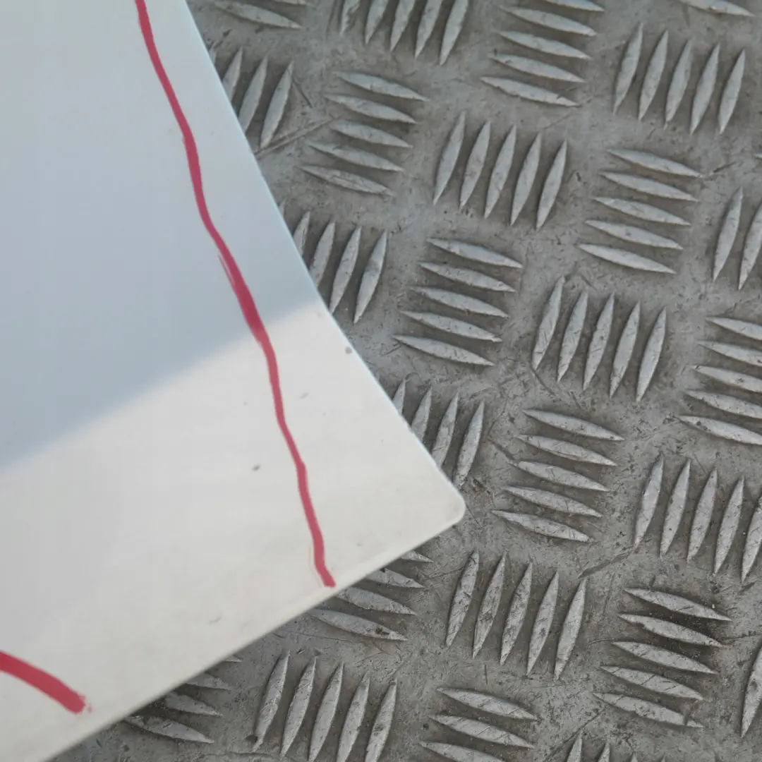 Porta anteriore sinistra Titansilber Argento Metallico 354 per BMW E87 con numero di parte 7191011 BMW E87 Porta anteriore sinistra Titansilber Argento Metallico 354 - SKU 7191011-TS11 - Numero di parte 7191011