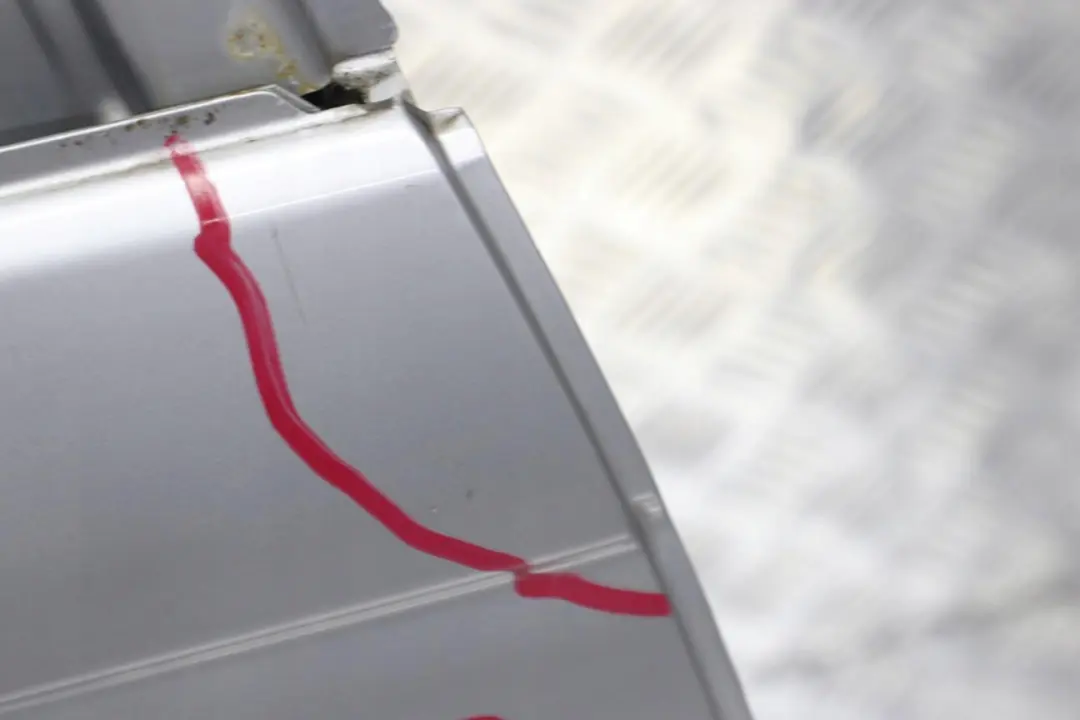 Door Rear Right O/S Titansilber Titan Silver Metallic - 354 to BMW 3 E46 Saloon with Part number 7034154 BMW 3 E46 Saloon Door Rear Right O/S Titansilber Titan Silver Metallic - 354 - SKU 7034154-TS - Part number 7034154