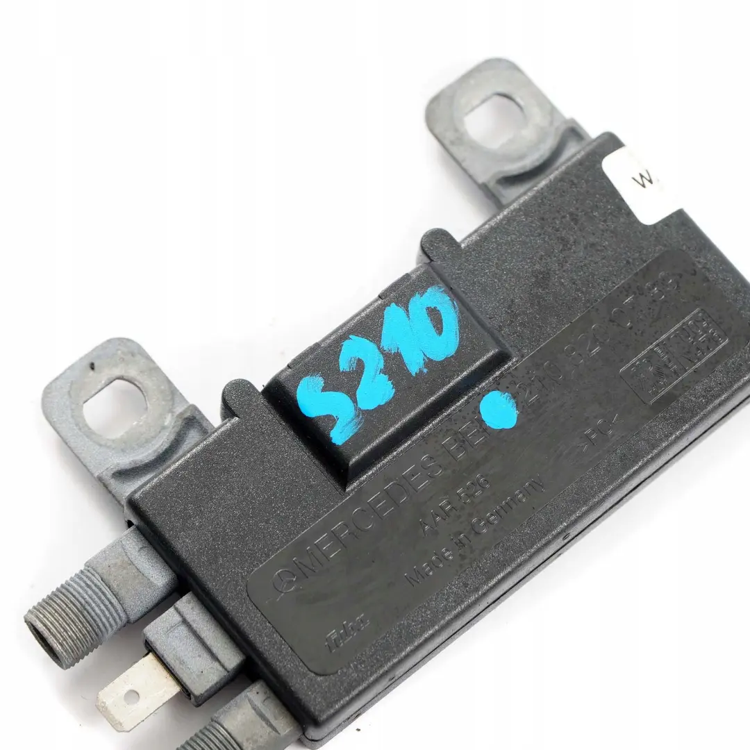 Mercedes-Benz E-Klasse W210 Kombi Antennenverstärker für mit Teilenummer A2108200789 Mercedes-Benz E-Klasse W210 Kombi Antennenverstärker - SKU A2108200789 - Teilenummer A2108200789