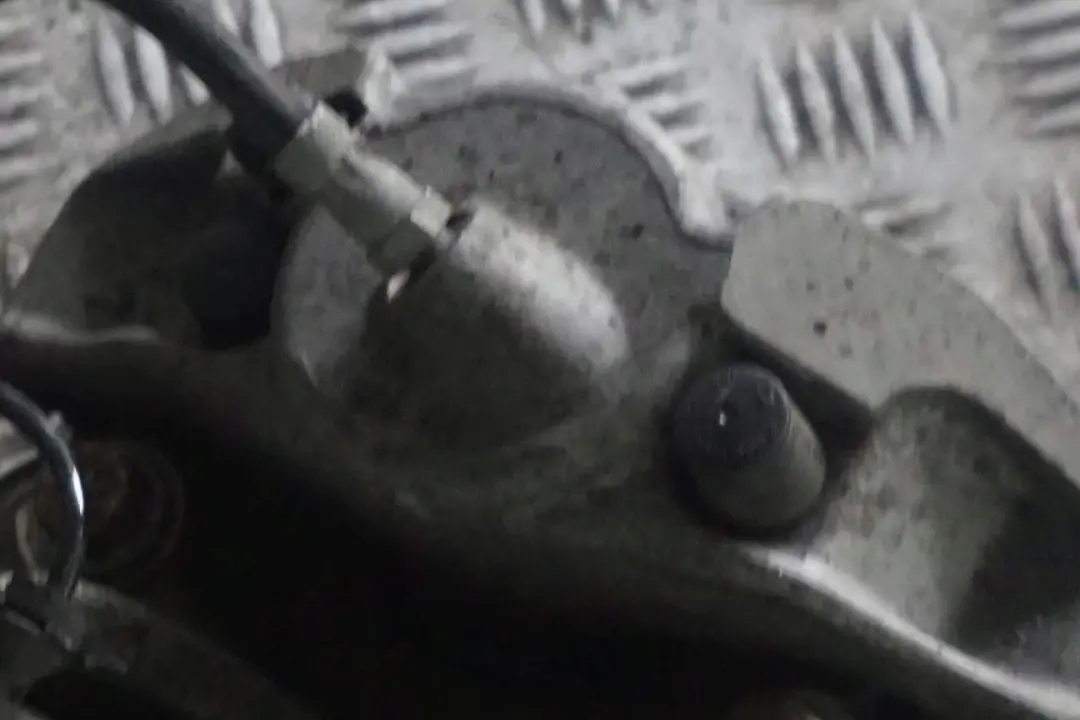 M57N2 Delantero Derecho Muelle Puntal Bujes Pata Freno Pinza para BMW E60 530d con número de pieza 6775056 BMW E60 530d M57N2 Delantero Derecho Muelle Puntal Bujes Pata Freno Pinza - SKU 6775056-3 - Número de pieza 6775056