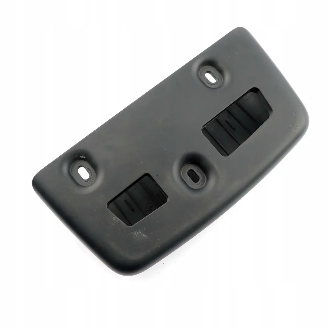 Carenatura Protezione Antiribaltamento SX Nero 7164823 per BMW E88 con numero di parte 7199201 BMW E88 Carenatura Protezione Antiribaltamento SX Nero 7164823 - SKU 7199201 - Numero di parte 7199201