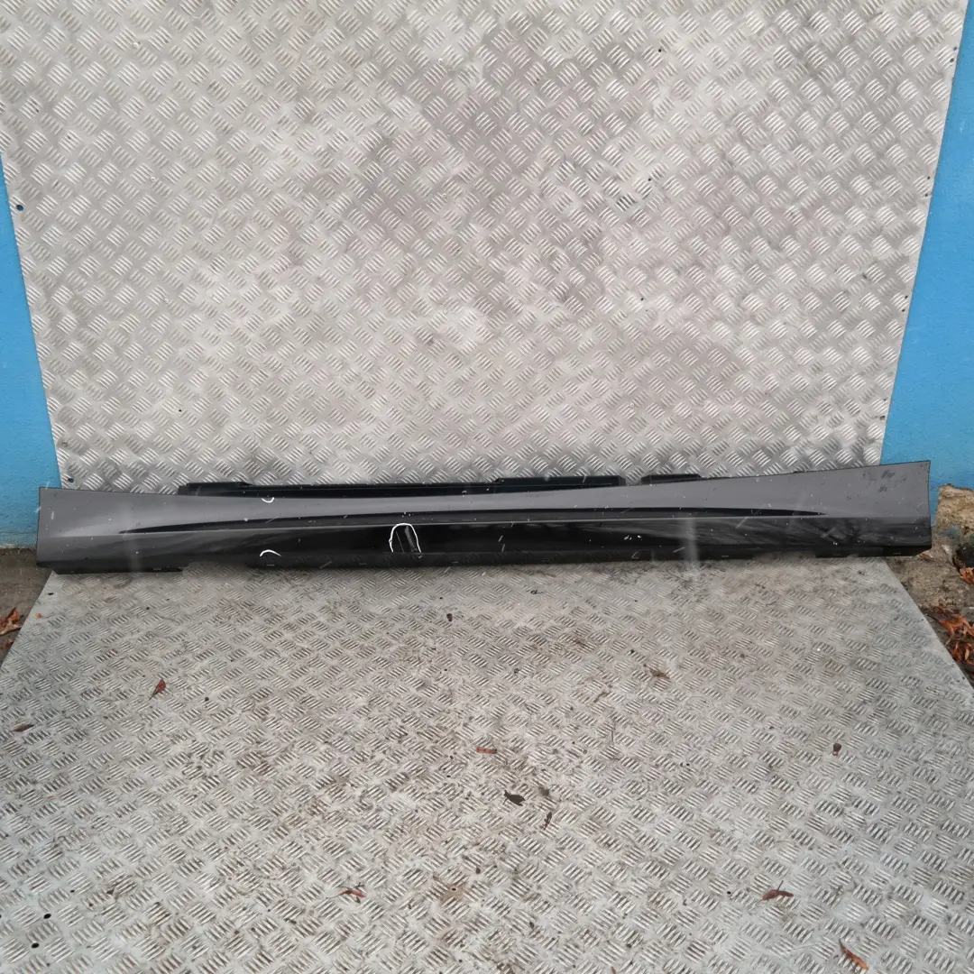 Bas de Porte Couverture Seuil A Gauche Noir Sapphire pour BMW E87 LCI à propos du numéro de pièce 51770036145 BMW E87 LCI Bas de Porte Couverture Seuil A Gauche Noir Sapphire - SKU 0036145-BS8 - Numéro de pièce 51770036145