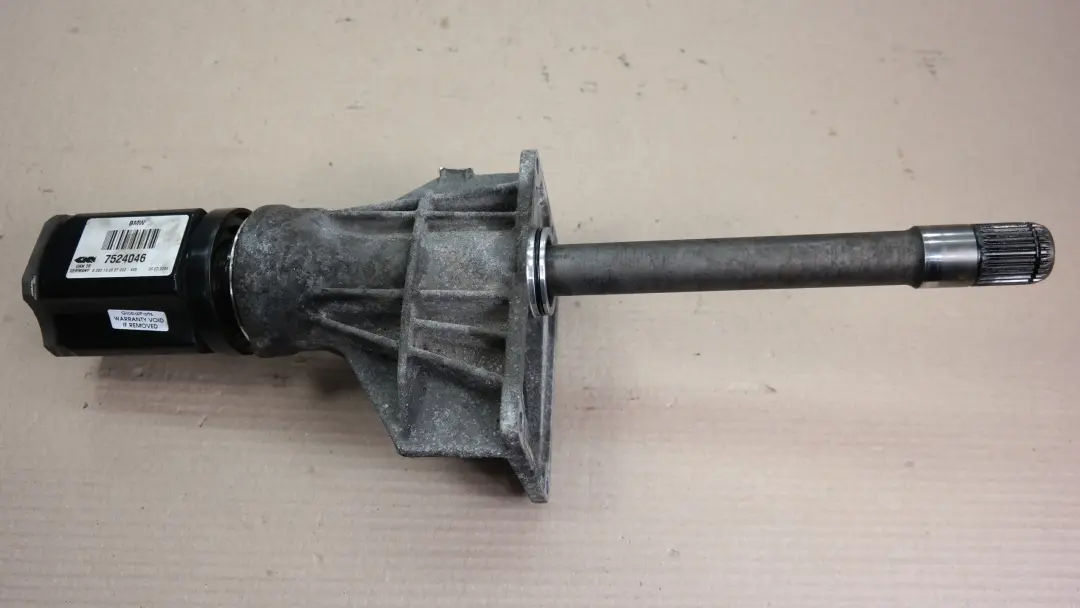 Albero di Uscita Destra L=949MM per BMW X3 E83 con numero di parte 7524046 BMW X3 E83 Albero di Uscita Destra L=949MM - SKU 7524046-2 - Numero di parte 7524046