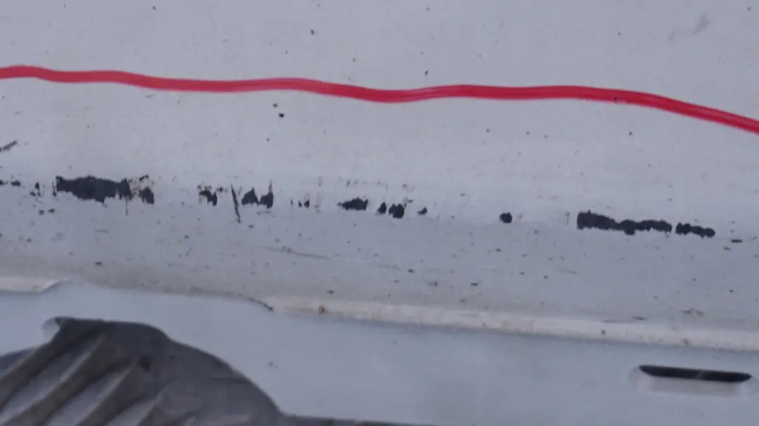 Faldón lateral izquierdo Alpinweiss White para BMW 2 E81 E82 E88 con número de pieza 0036143 BMW 2 E81 E82 E88 Faldón lateral izquierdo Alpinweiss White - SKU 0036143-AW2 - Número de pieza 0036143