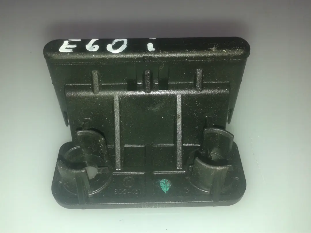 Distribution Box to BMW 1 3 5 6 7 Z4 Series E87 E90 E60 E64 E65 E85 Power with Part number 7542615 BMW 1 3 5 6 7 Z4 Series E87 E90 E60 E64 E65 E85 Power Distribution Box - SKU 7542615 - Part number 7542615