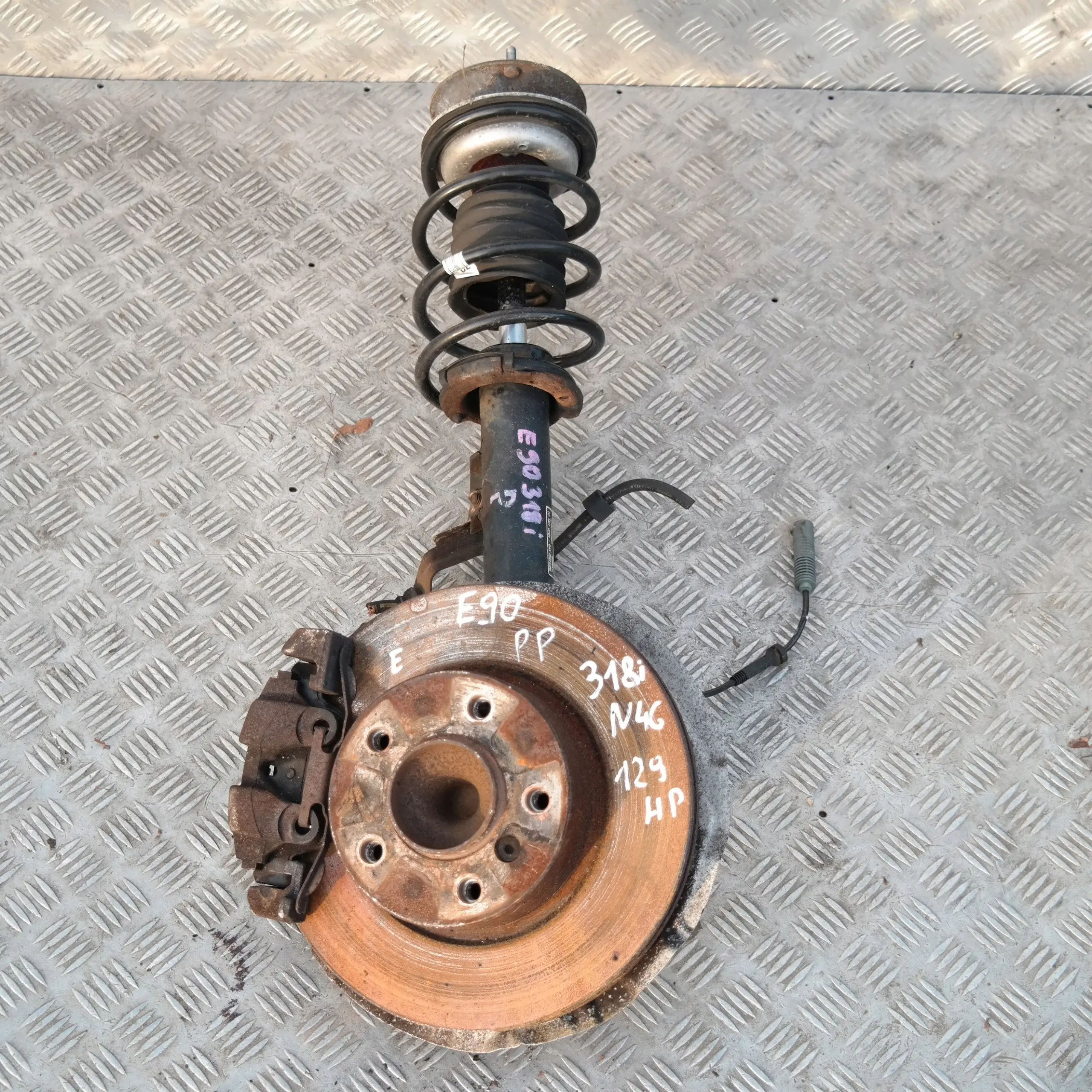 BMW E90 318i N46 FRONTAL DERECHO SPRING STRUT LEG BRAKE SUSPENSION HUB