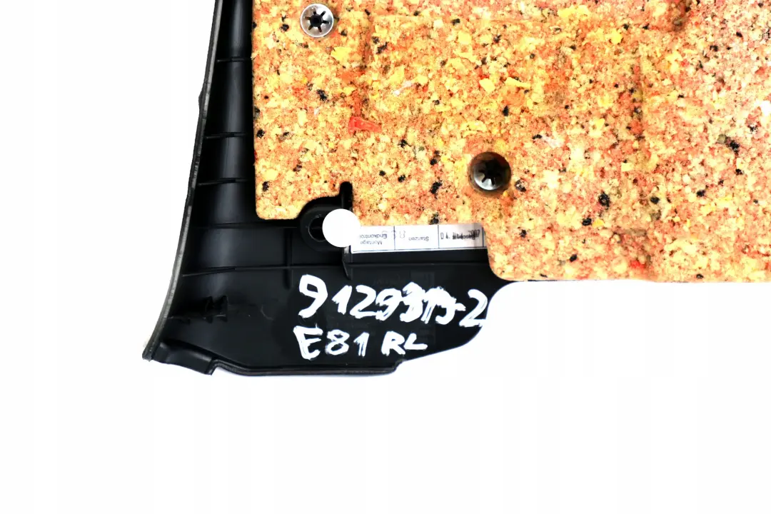 Trasera Izquierda Panel de Puerta de Tarjeta de Tela Red Antracita para BMW E81 con número de pieza 9121319 BMW E81 Trasera Izquierda Panel de Puerta de Tarjeta de Tela Red Antracita - SKU 9121319 - Número de pieza 9121319