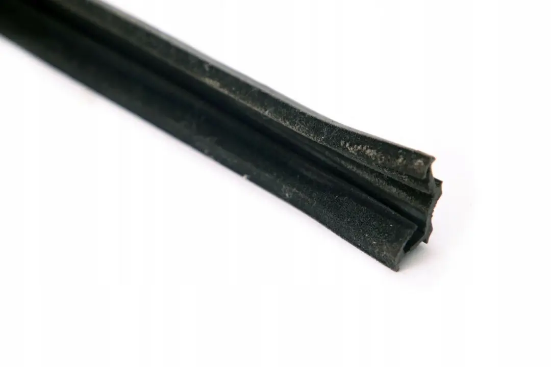 Mercedes-Benz W168 Porte avant Droite Guidage de Fenetre pour à propos du numéro de pièce A1687250825 Mercedes-Benz W168 Porte avant Droite Guidage de Fenetre - SKU A1687250825 - Numéro de pièce A1687250825