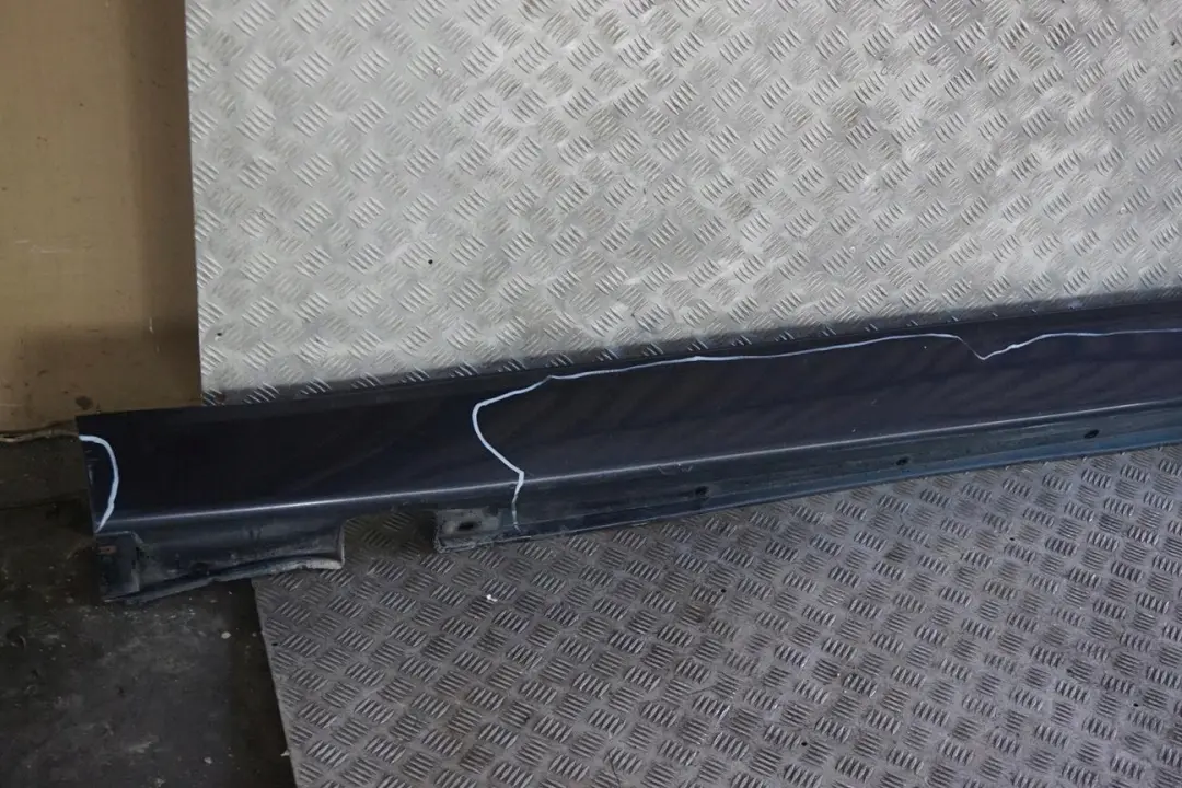 Listello Portiera Apertura Gonna SX Blu Monaco Blu A35 per BMW E65 con numero di parte 0395481 BMW E65 Listello Portiera Apertura Gonna SX Blu Monaco Blu A35 - SKU 0395481-MB1 - Numero di parte 0395481