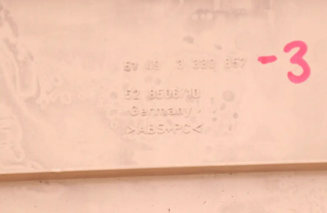 Tapa superior trasera del maletero Cubierta Beige Sandbeige 3330857 para BMW X3 E83 con número de pieza 3412805 BMW X3 E83 Tapa superior trasera del maletero Cubierta Beige Sandbeige 3330857 - SKU 3330857-3 - Número de pieza 3412805