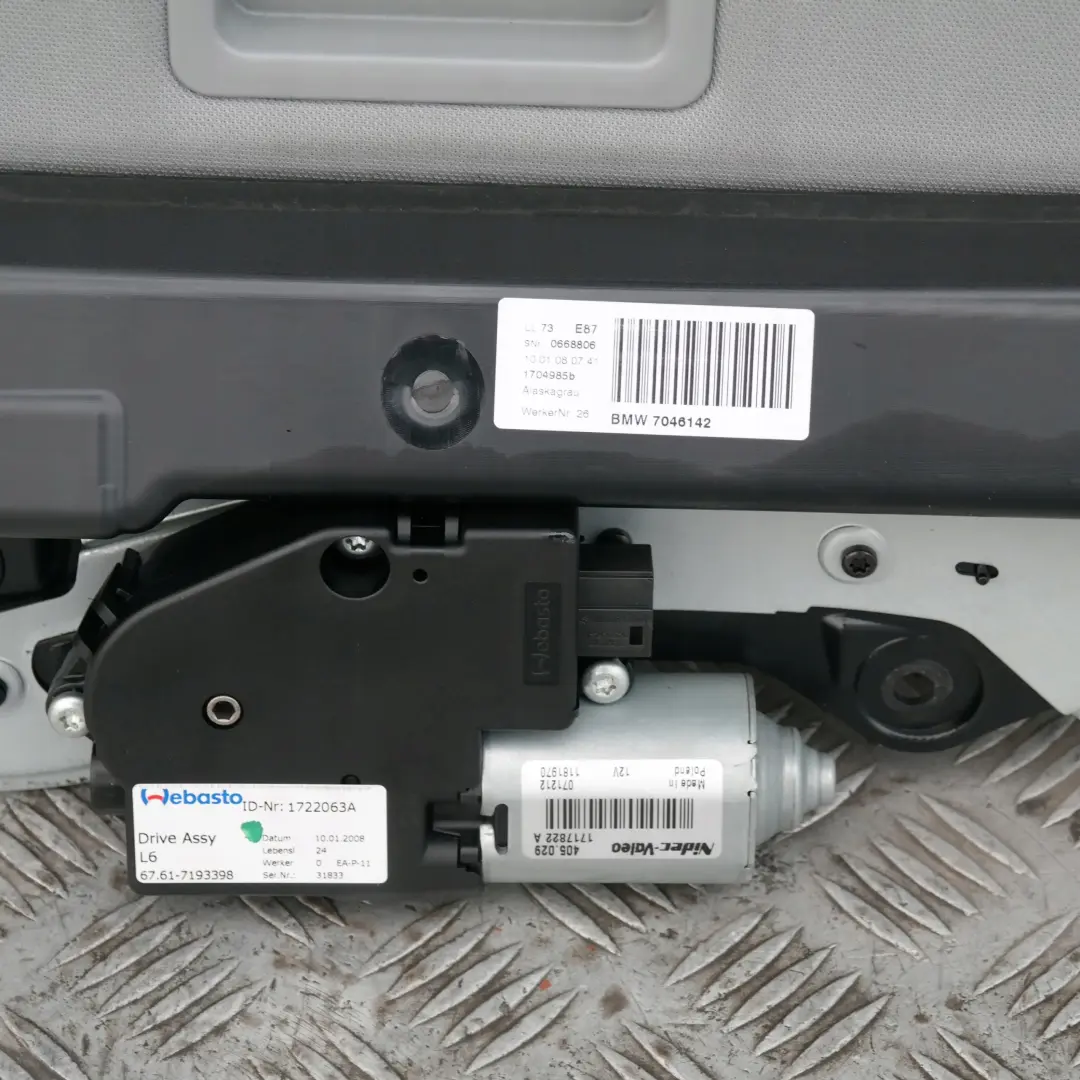 Szyberdach do BMW E81 E87 o numerze 7046142 BMW E81 E87 Szyberdach - SKU 7046142 - Numer Części 7046142