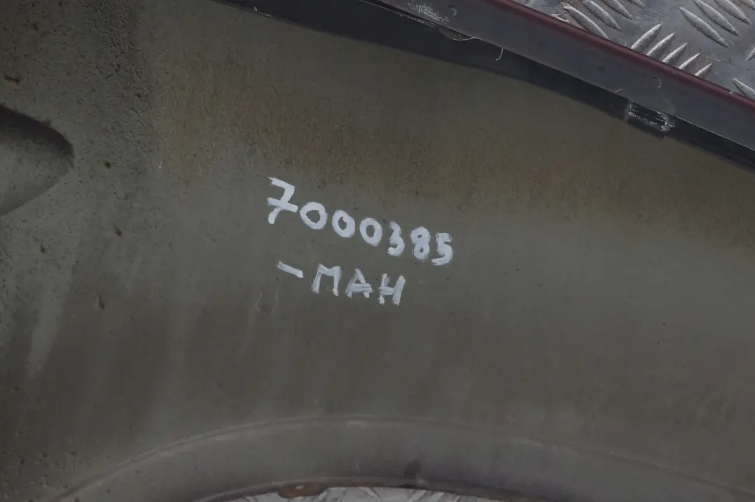 Fahrerseite Seitenwand vorne links Kotflügel Mahagoni Metallic - 436 für BMW X5 E53 mit Teilenummer 7000385 BMW X5 E53 Fahrerseite Seitenwand vorne links Kotflügel Mahagoni Metallic - 436 - SKU 7000385-MAH - Teilenummer 7000385