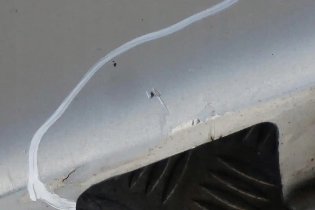 Door Sill Side Cover Skirt Right Mineralsilber Silver - A14 para BMW 6 E63 E64 con número de pieza 0304948 BMW 6 E63 E64 Door Sill Side Cover Skirt Right Mineralsilber Silver - A14 - SKU 0304948-MS - Número de pieza 0304948