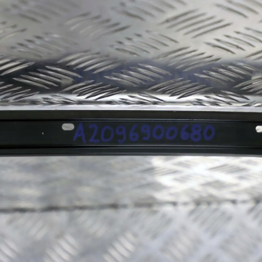 Listwa dachu dachowa prawa do MERCEDES CLK C209 o numerze A2096900680 MERCEDES CLK C209 Listwa dachu dachowa prawa - SKU A2096900680 - Numer Części A2096900680