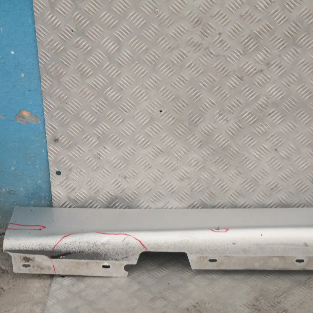 Schwellerleiste Blende Schweller links Titansilber Sliber Metallic für BMW 1 er E87 mit Teilenummer 32949 BMW 1 er E87 Schwellerleiste Blende Schweller links Titansilber Sliber Metallic - SKU 0032949-TS16 - Teilenummer 32949