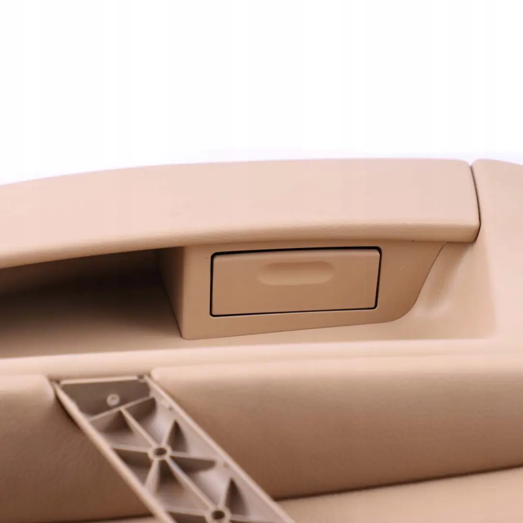 Posteriore Sinistro Porta Pannello Beige Pelle per BMW Serie E60 E61 con numero di parte 7078744 BMW Serie E60 E61 Posteriore Sinistro Porta Pannello Beige Pelle - SKU 7078744 - Numero di parte 7078744