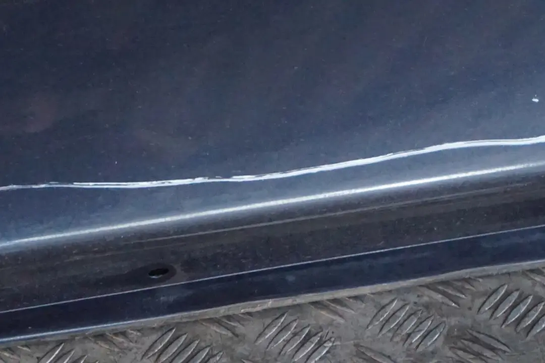 Schwellerleiste Blende Schweller Rechts Toledoblau Blau Metallic für BMW 7 er E65 mit Teilenummer 0140038 BMW 7 er E65 Schwellerleiste Blende Schweller Rechts Toledoblau Blau Metallic - SKU 0140038-TDB - Teilenummer 0140038