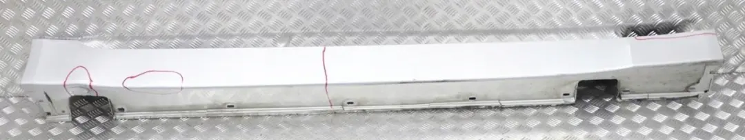 Listello Portiera Apertura Gonna Destra Argento-Titanio Argento per BMW E60 E61 con numero di parte 0150278 BMW E60 E61 Listello Portiera Apertura Gonna Destra Argento-Titanio Argento - SKU 0150278-TS4 - Numero di parte 0150278