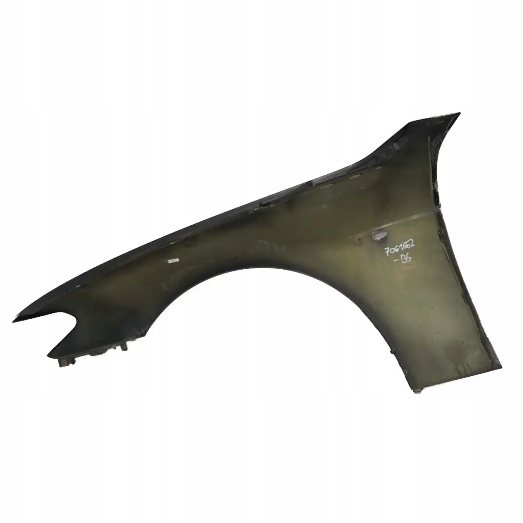 Błotnik prawy przód titansilber do BMW E65 E66 E67 o numerze 7061662 BMW E65 E66 E67 Błotnik prawy przód titansilber - SKU 7061662-TS - Numer Części 7061662