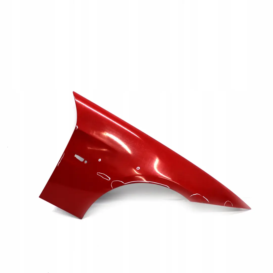 BMW E90 E91 Rivestimento Laterale Parafango Anteriore Dx Rosso-Cremisi Rosso - - SKU 7135680-KAR2 - Numero di parte 7135680