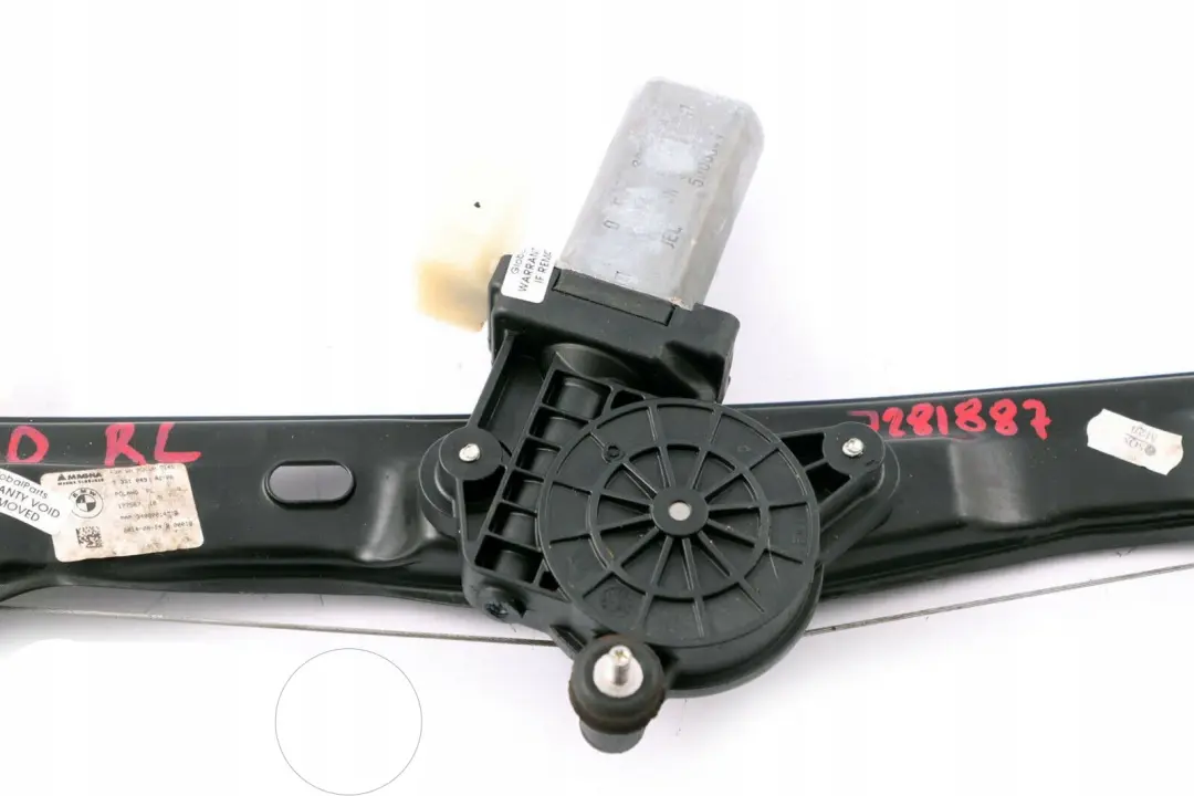 Podnośnik mechanizm szyby lewy tył do BMW F30 F31 F80 o numerze 7281887 BMW F30 F31 F80 Podnośnik mechanizm szyby lewy tył - SKU 7281887 - Numer Części 7281887