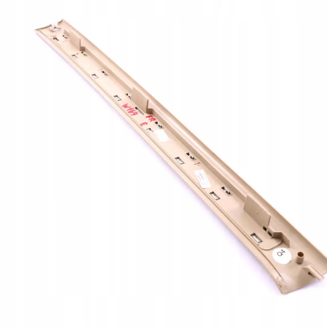 Puerta Delantera Derecha Embellecedor Entrada Liston Beige para Mercedes W169 con número de pieza A1696800074 Mercedes W169 Puerta Delantera Derecha Embellecedor Entrada Liston Beige - SKU A1696800074 - Número de pieza A1696800074