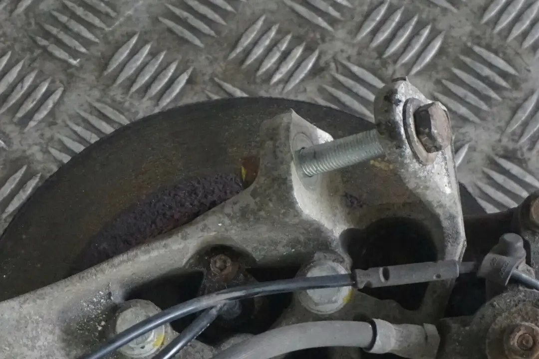 Mini R55 Clubman D N47N trasera derecha Pierna Freno Disco Suspensión Hub - SKU 6795660-3 - Número de pieza 6795660