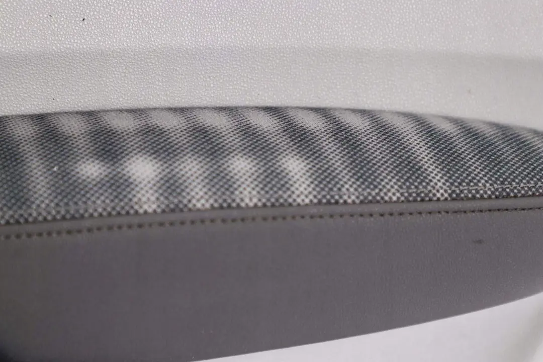 BMW E87 Garniture de Porte Arriere Droite Gris Alaska Gris - SKU 7133354-2 - Numéro de pièce 7133354