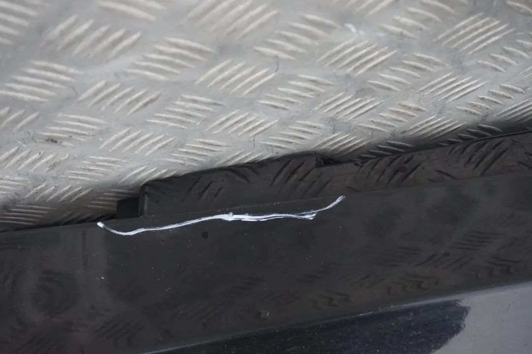 BMW E87 LCI Bas de Porte Couverture Seuil A Gauche Noir 2 - SKU 0036145-SCH12 - Numéro de pièce 36145