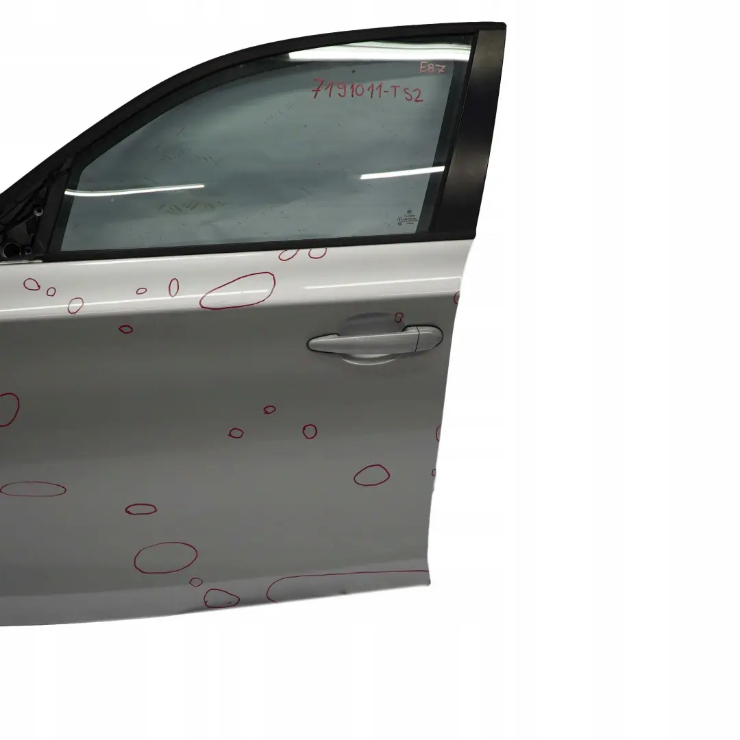 Puerta Delantera Izquierda Titansilber Titan Silver Metallic - 354 para BMW E87 con número de pieza 7191011 BMW E87 Puerta Delantera Izquierda Titansilber Titan Silver Metallic - 354 - SKU 7191011-TS2 - Número de pieza 7191011