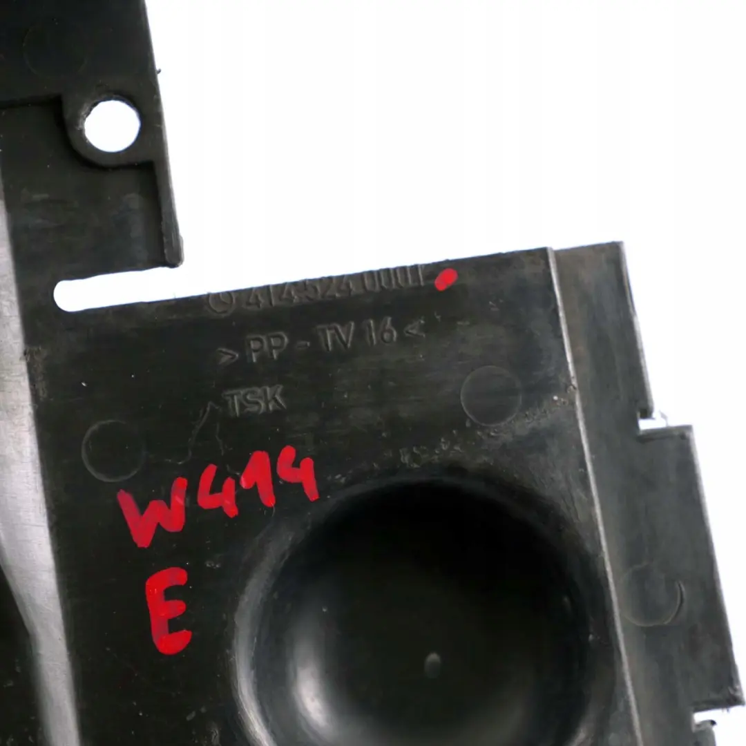 Mercedes-Benz Vaneo W414 Placa De proteccion bajo suelo izquierda para con número de pieza A4145240001 Mercedes-Benz Vaneo W414 Placa De proteccion bajo suelo izquierda - SKU A4145240001 - Número de pieza A4145240001