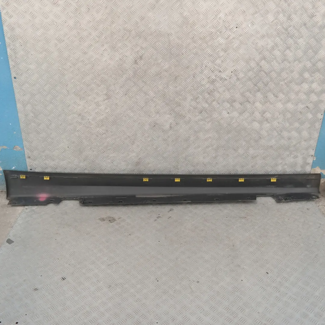 Faldón lateral izquierdo Schwarz Black 2 - 668 para BMW E90 E91 con número de pieza 32951 BMW E90 E91 Faldón lateral izquierdo Schwarz Black 2 - 668 - SKU 0032951-SCH15 - Número de pieza 32951