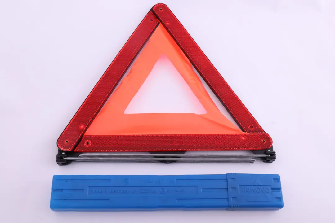 Warndreieck Dreieck Container für BMW 3 5 7 er E36 E38 E39 mit Teilenummer 1092427 BMW 3 5 7 er E36 E38 E39 Warndreieck Dreieck Container - SKU 1092427 - Teilenummer 1092427