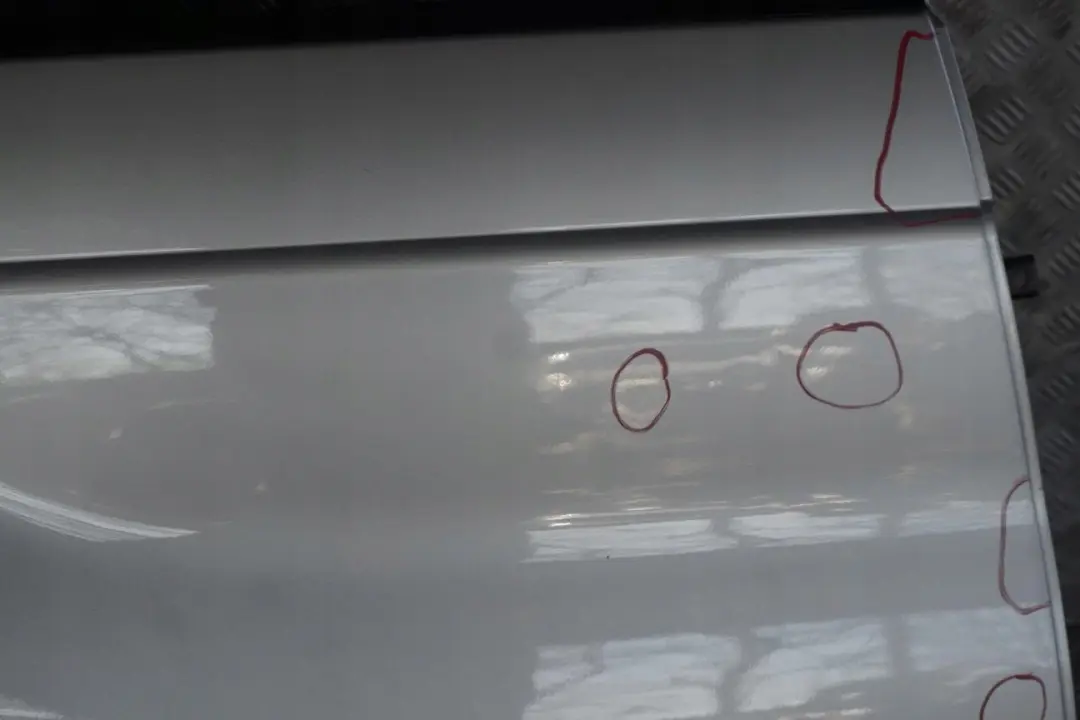 Tür Hinten Rechts Titansilber Titan Silber Metallic - 354 für BMW X5 er E53 mit Teilenummer 8256828 BMW X5 er E53 Tür Hinten Rechts Titansilber Titan Silber Metallic - 354 - SKU 8256828-TS3 - Teilenummer 8256828