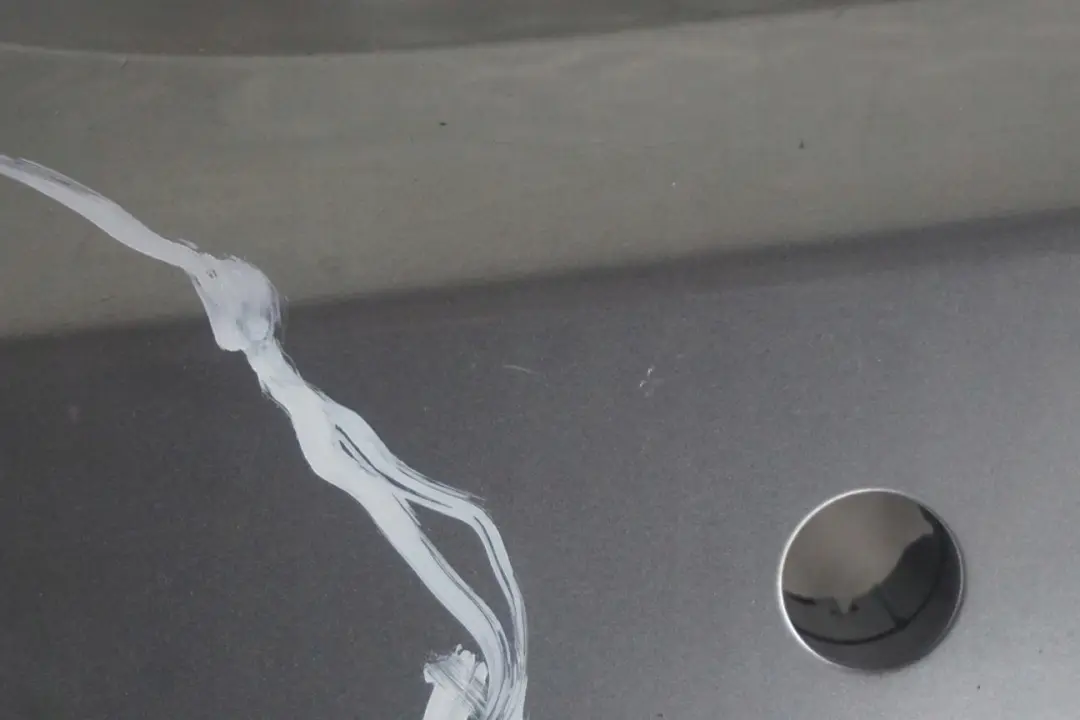 Zderzak tylny tył pdc silbergrau do BMW E60 o numerze 0149318 BMW E60 Zderzak tylny tył pdc silbergrau - SKU 0149318-SBG3 - Numer Części 0149318